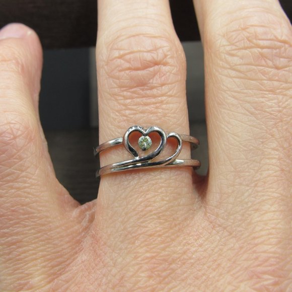 Size 7.75 Silver Tone Heart Love Crystal Band Ring Vintage - Picture 2 of 5